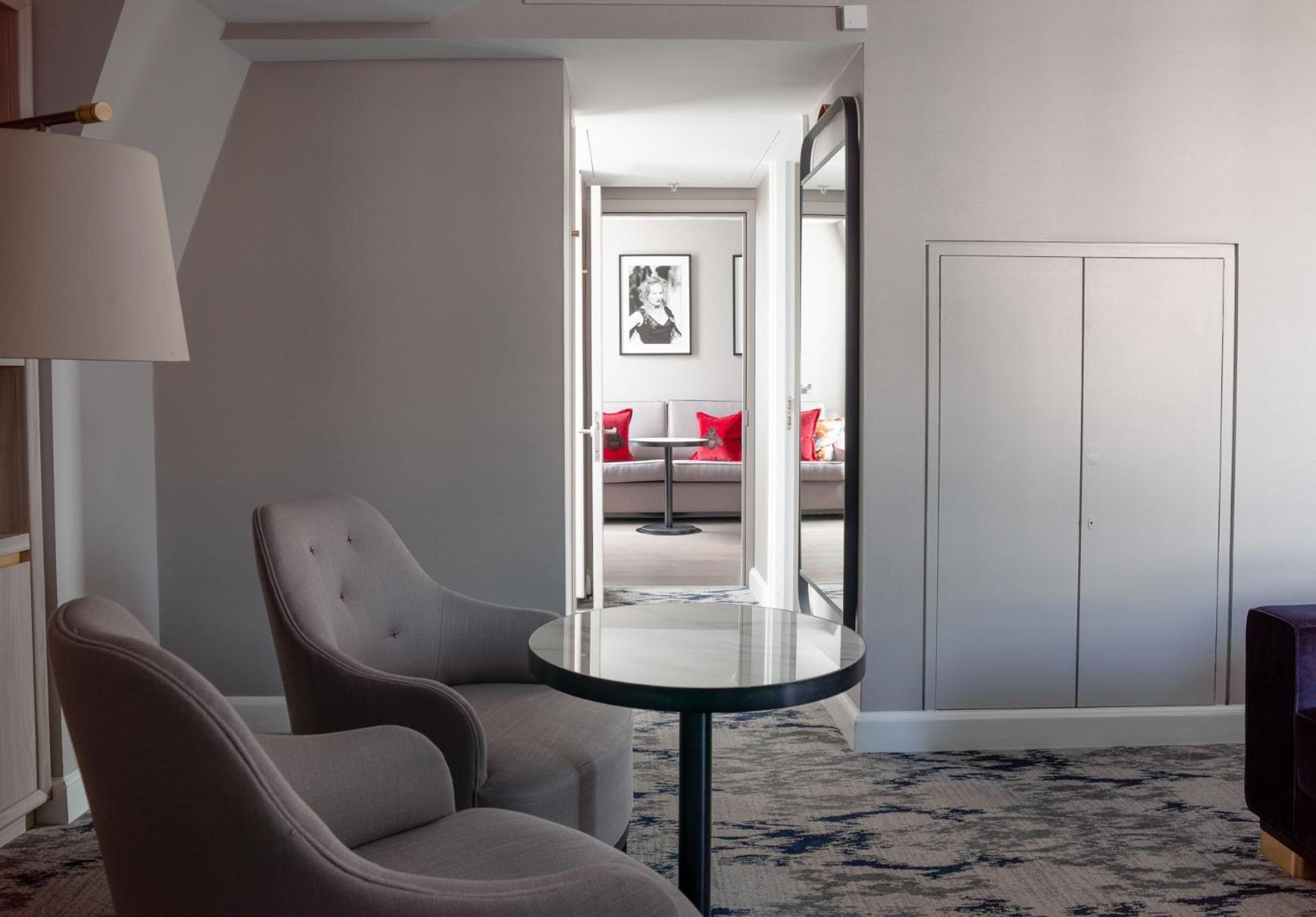 The Trafalgar St. James, Curio Collection By Hilton 5* Londres