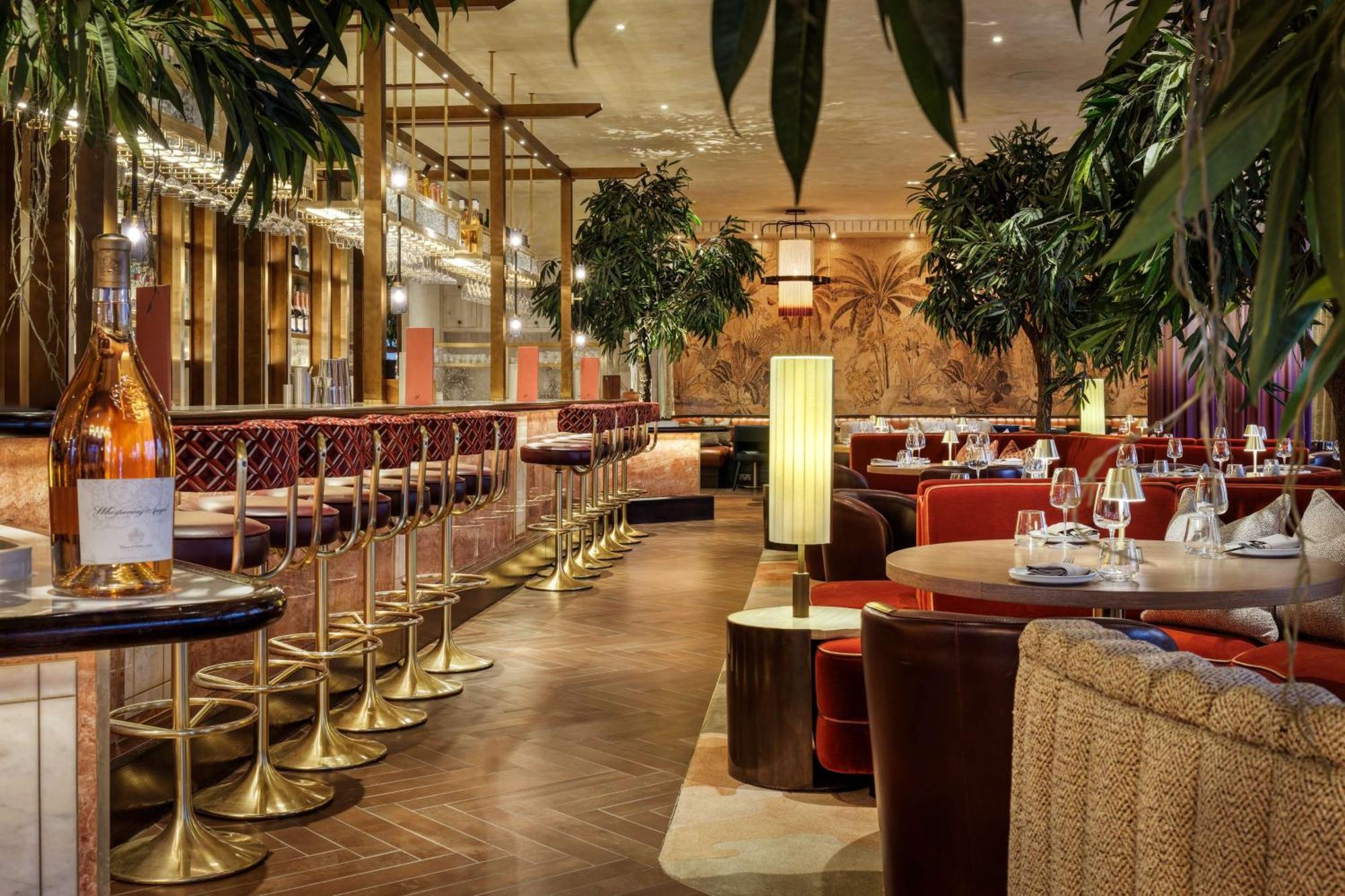 The Trafalgar St. James, Curio Collection By Hilton 5* Londres