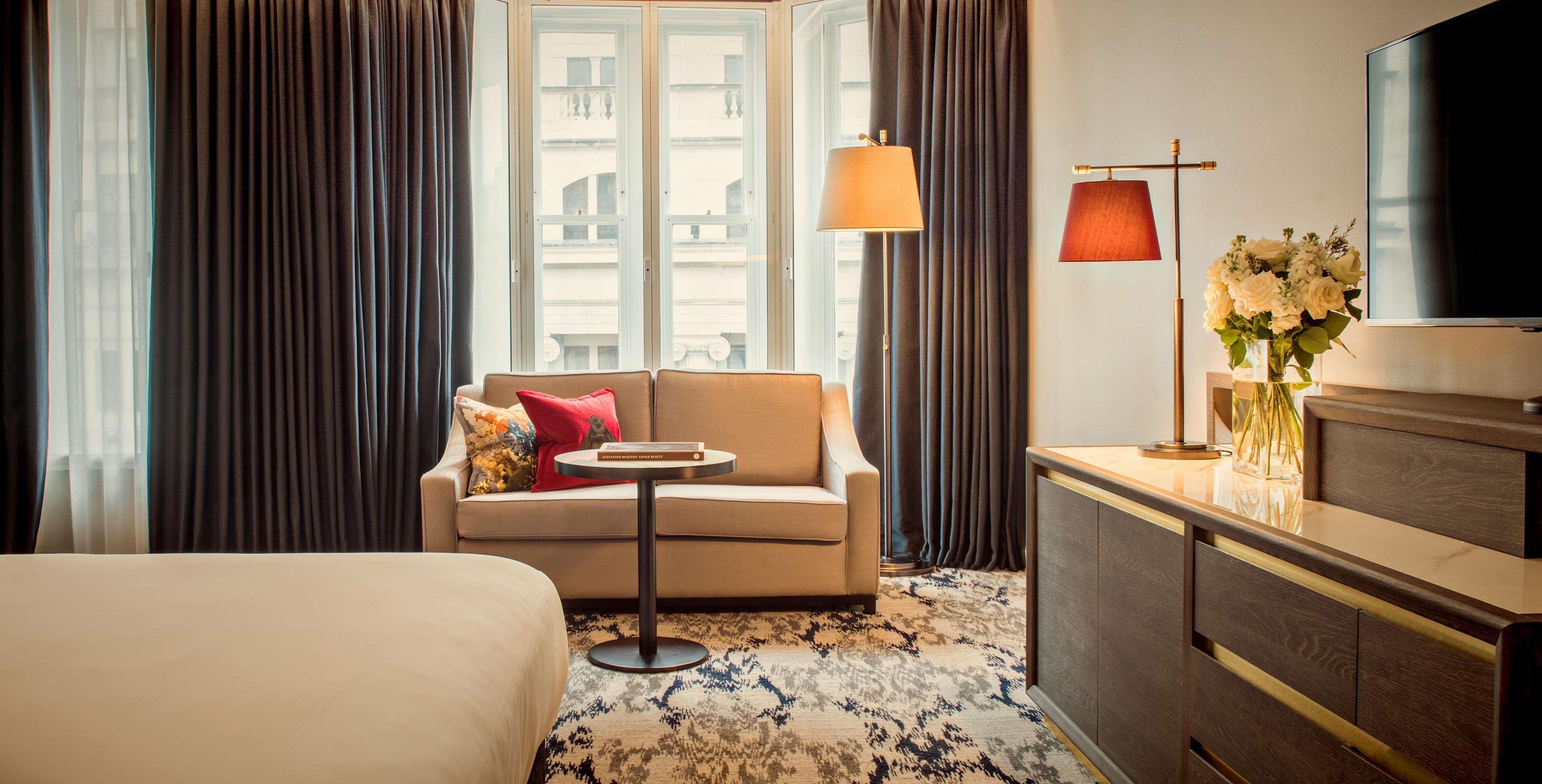 The Trafalgar St. James, Curio Collection By Hilton Hotel Londen