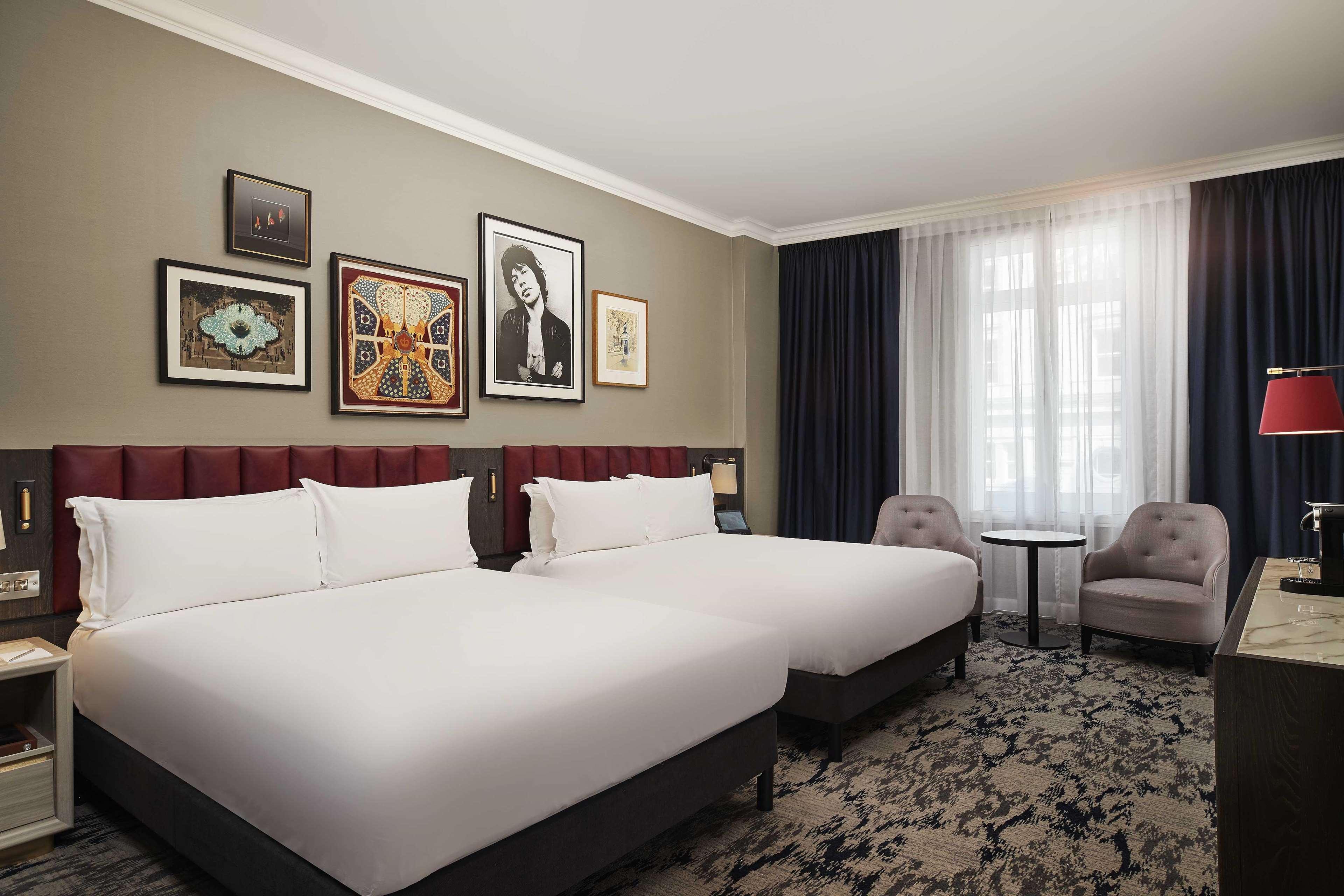 Hotel The Trafalgar St. James, Curio Collection By Hilton Londen