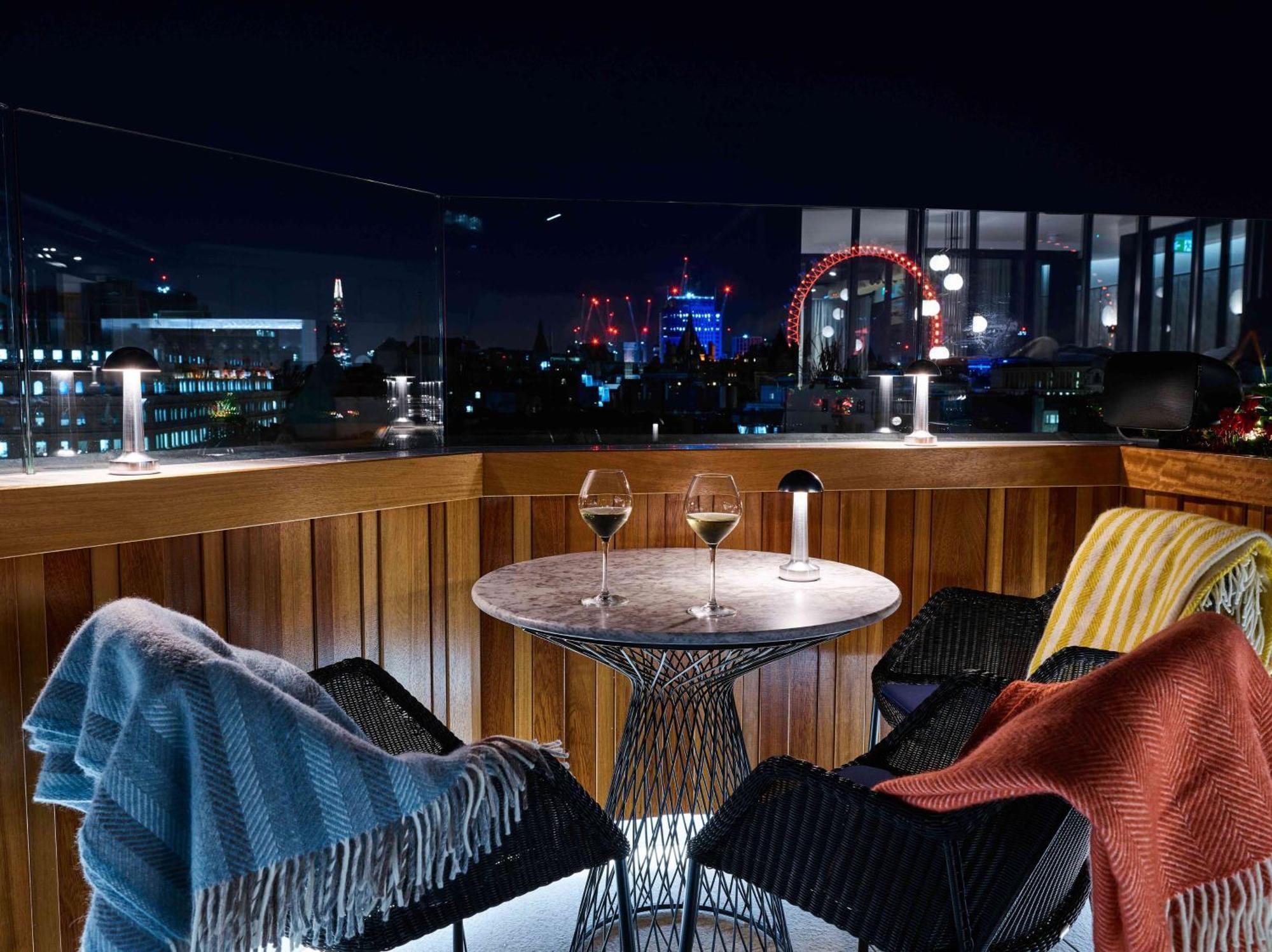 Hotel The Trafalgar St. James, Curio Collection By Hilton Londen