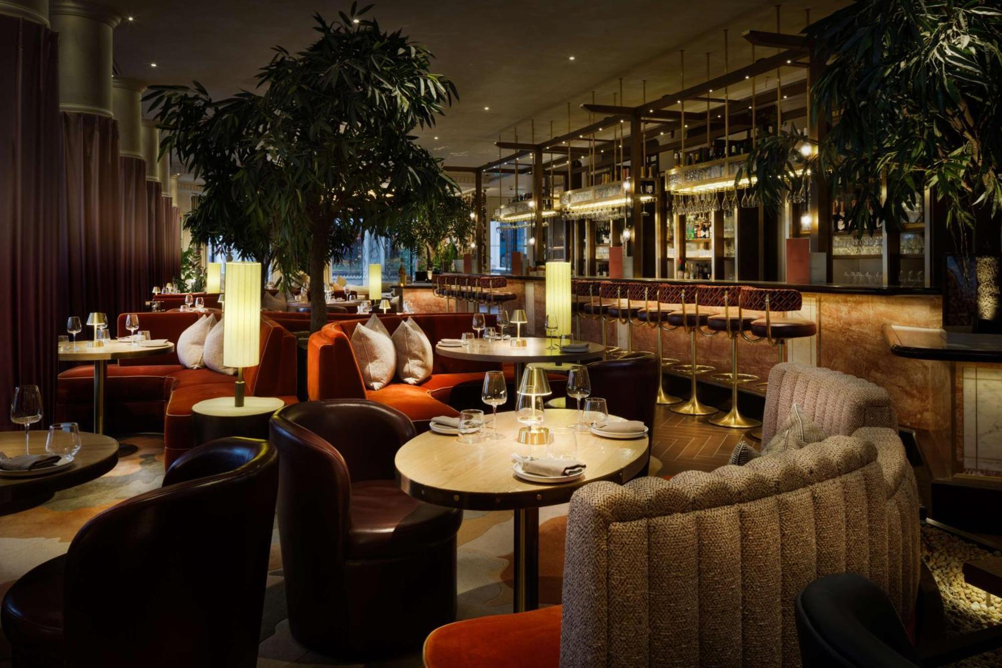 Hotel The Trafalgar St. James, Curio Collection By Hilton Londen