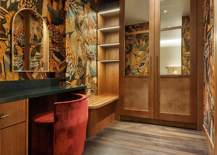 The Trafalgar St. James, London Curio Collection By Hilton